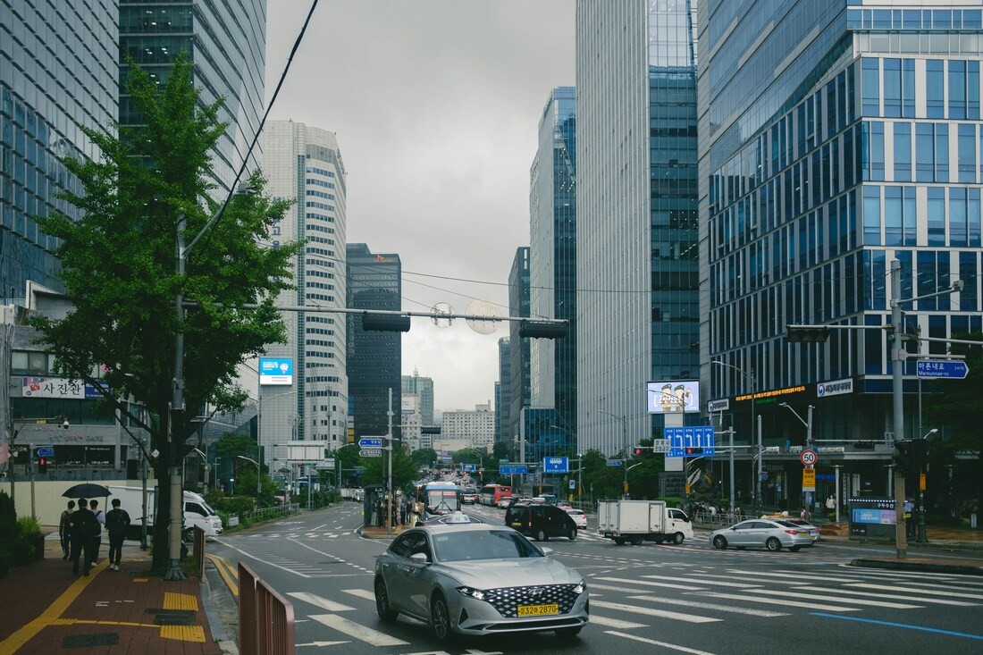 Why Doesn't the Whole World Drive on the Same Side?