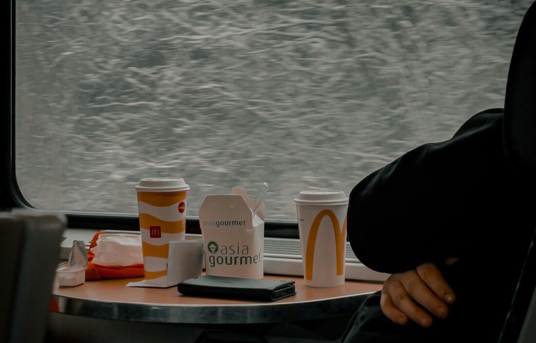 Can You Eat Burgers on the KTX?