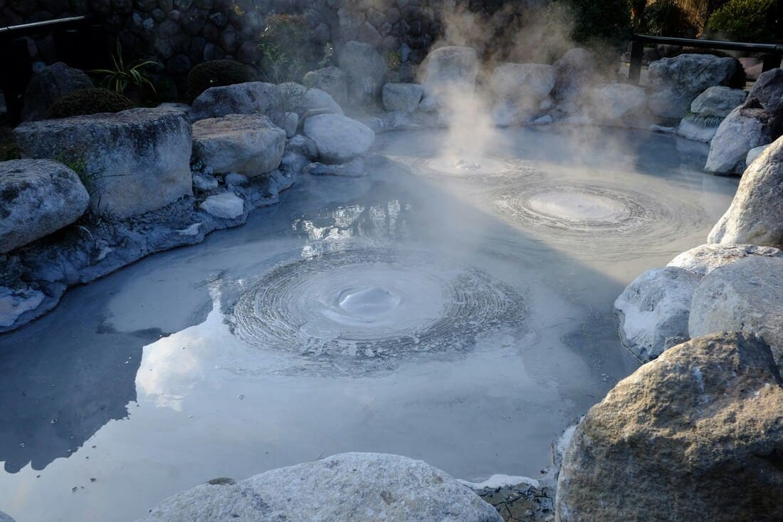 AI Mistake Sends Tourists to a Fake Hot Spring