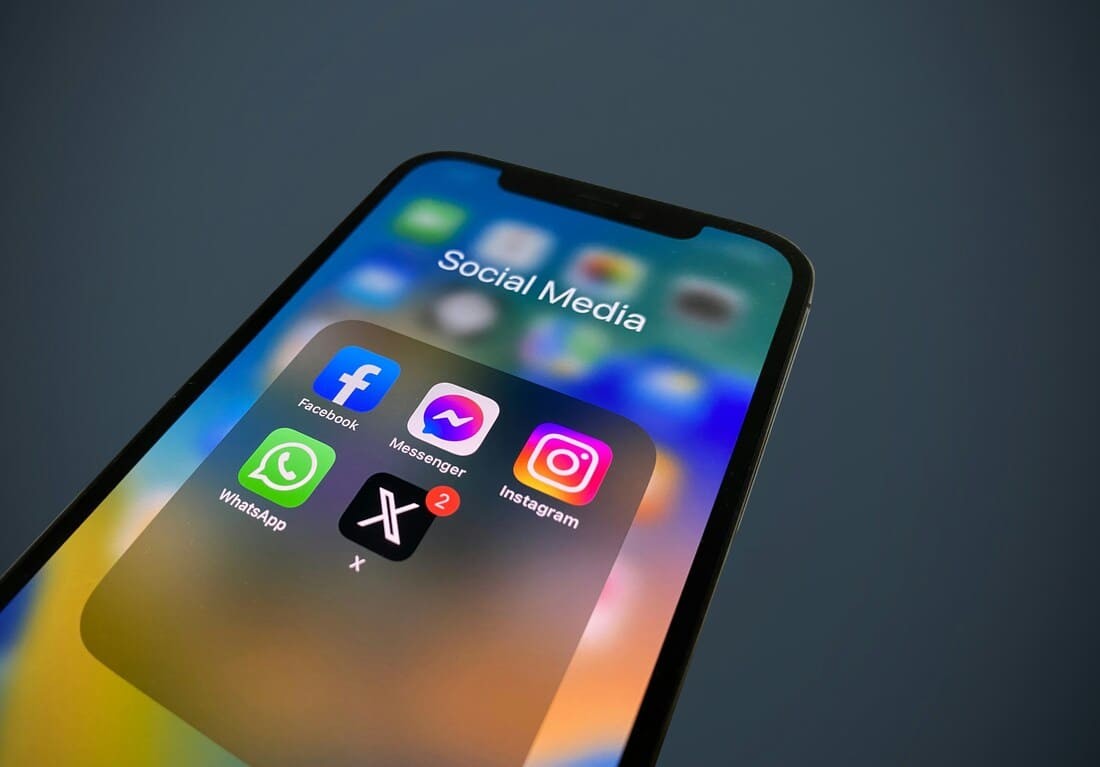 Does Scrolling Make You Lonely? New Study Explains
