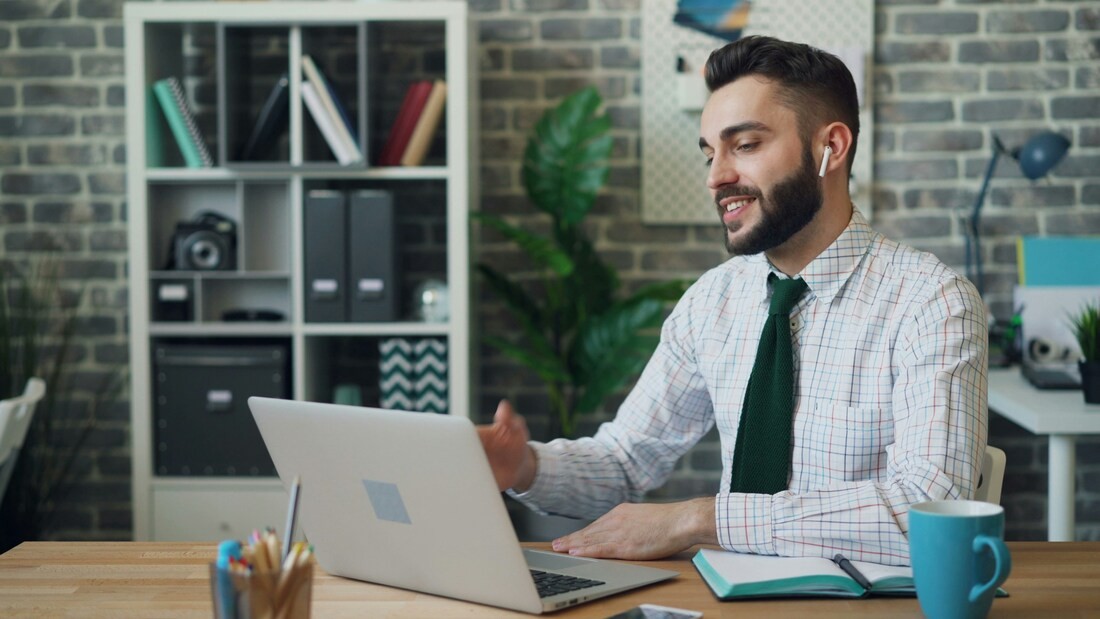Standing up or sitting down: Which is actually better for your body?