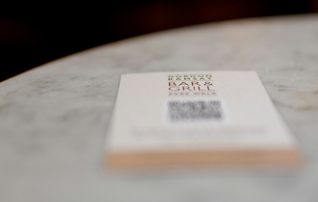 Why Restaurants Are Switching to QR Menus