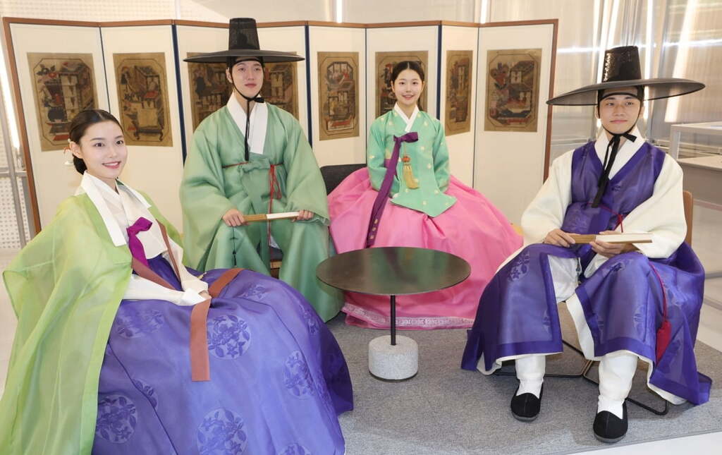 Hanbok (Traditional Korean Clothing)