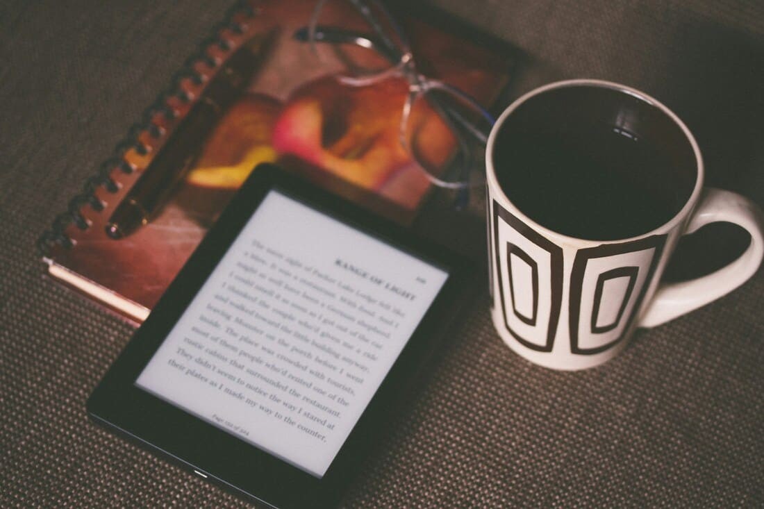 Paper Books vs E-Books: Which Do You Prefer?