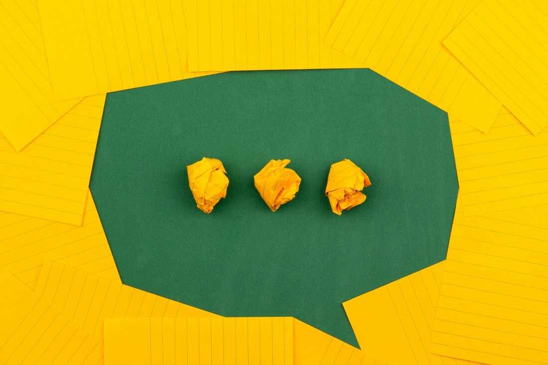 Texting Etiquette: Instant Replies vs. Leaving People on Read
