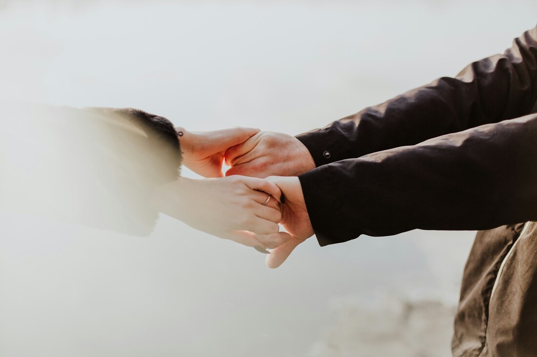 Meeting Naturally vs. Going on Blind Dates: What’s Your Dating Style?