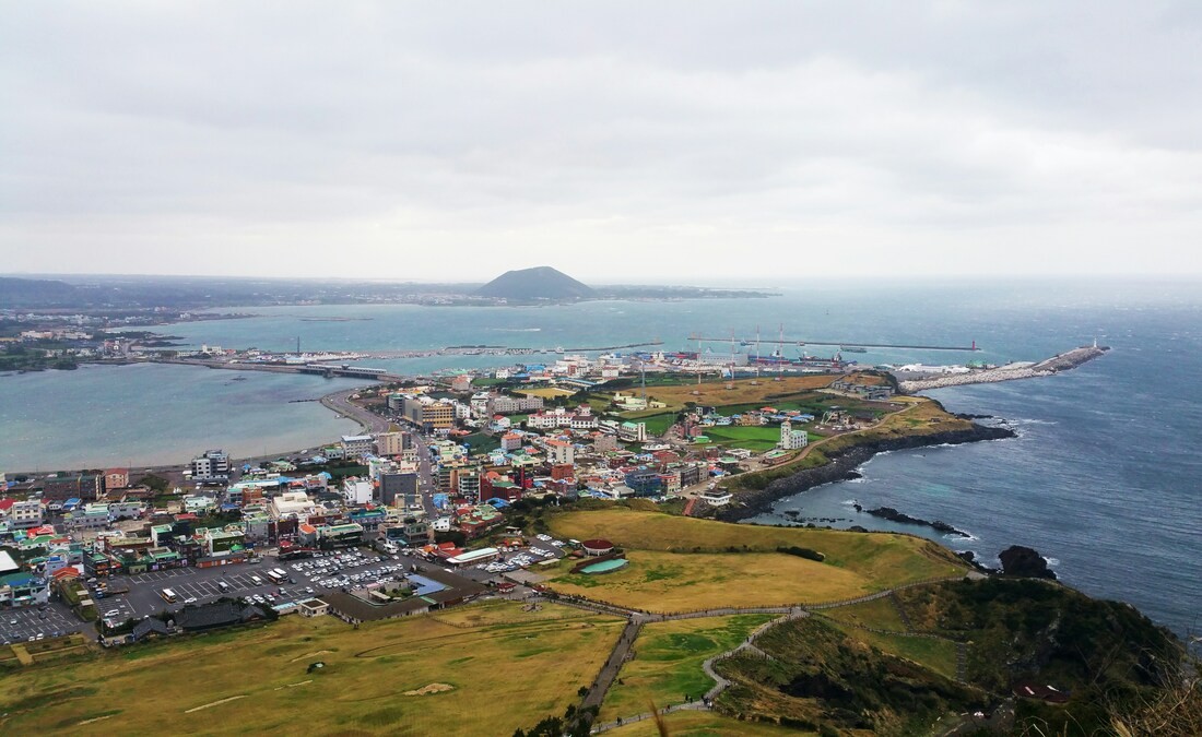 Rainy Season Kicks Off in Jeju While Seoul Swelters